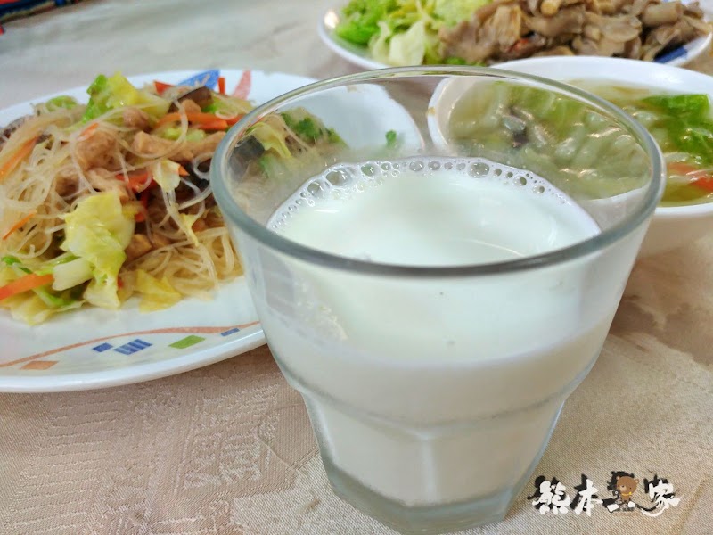 苗栗特色料理|飛牛餐廳|牧場起司酥、鮮奶饅頭酥好吃-還有素食、單點、團體合菜選擇
