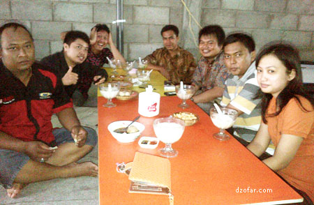 Lesehan Istana Es Nganjuk