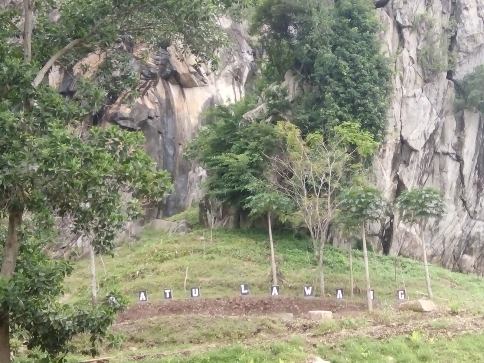 BATU LAWANG OBJEK WISATA TERSEMBUNYI YANG INDAH DAN