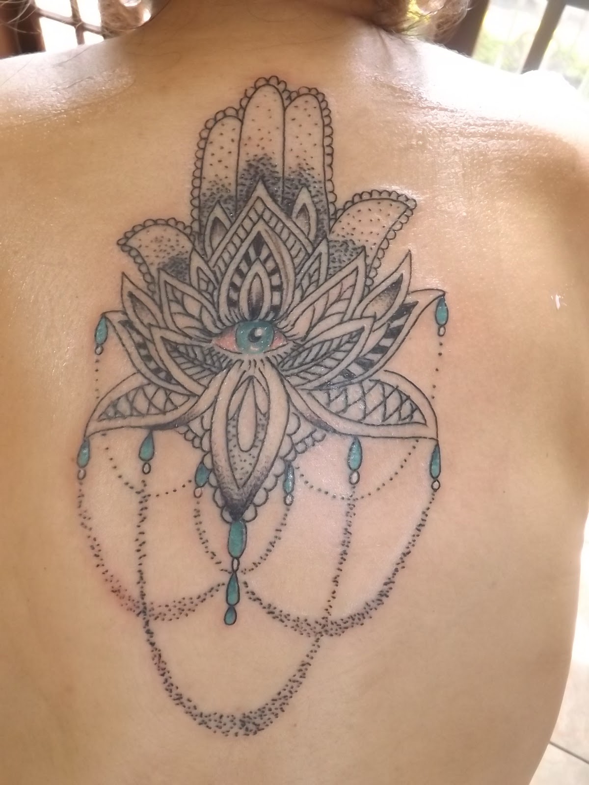Leco's Tattoo: Mão de Fatima com lotus