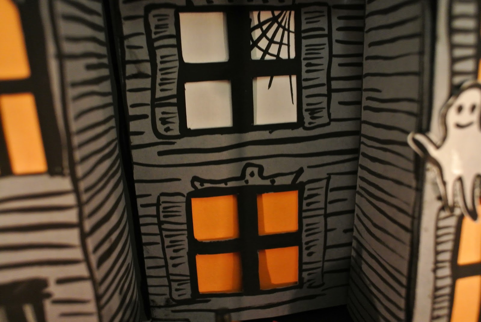 Le blog de Gabrielle Aznar: La maison hant?�e en papier �?� DIY