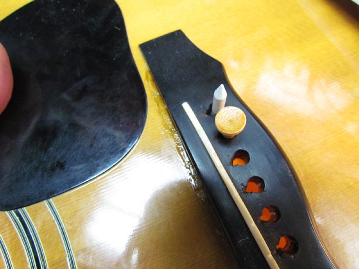 Installing a K&K Pure Mini Pickup on the Guild F50 Crawls Backward