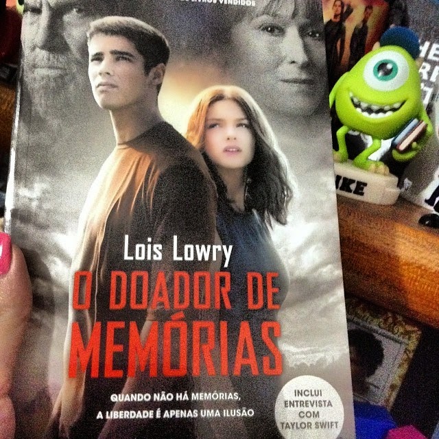 A menina que comprava livros [Resenha] O doador de memórias editoraarqueiro