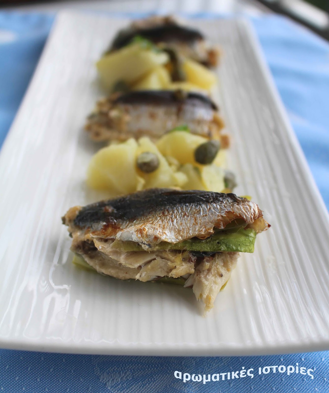 Σαρδέλες επίσημες Ζευγαράκια με λαχανικά και λεμονάτη πατατοσαλάτα με