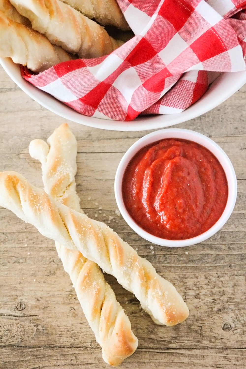 These garlic parmesan breadsticks are addictingly delicious, and ready in under 45 minutes!