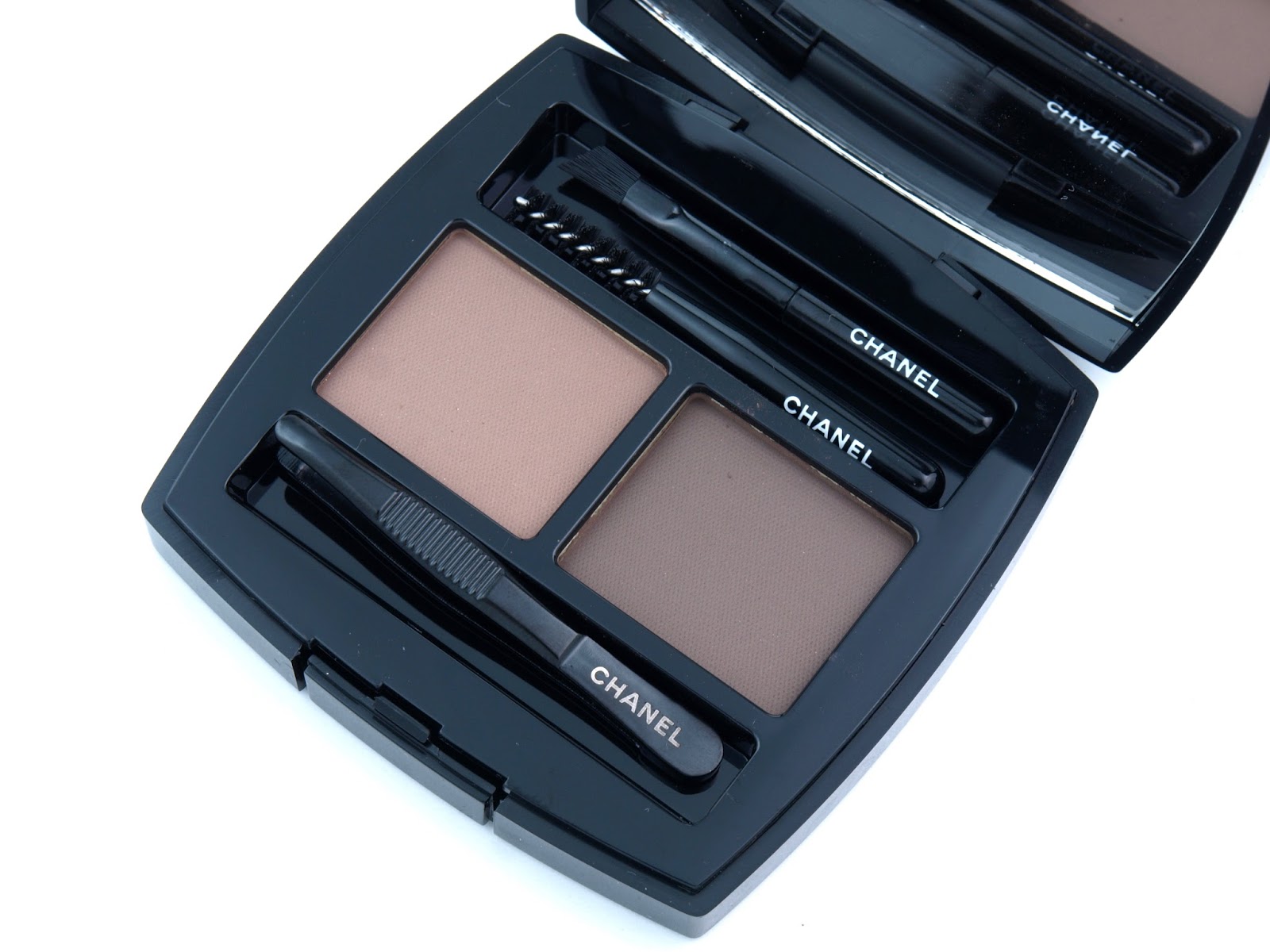 Chanel La Palette Sourcils de Chanel Brow Powder Duo in 40 Naturel:  Review and Swatches