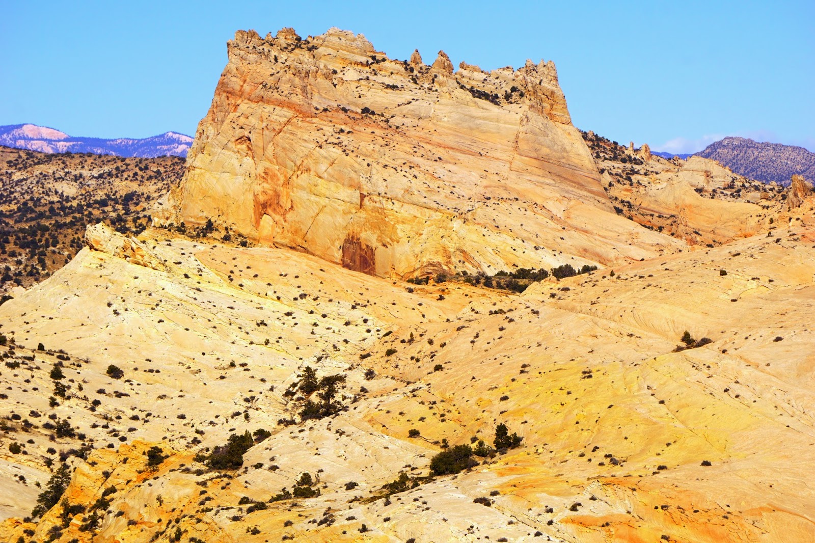 Lazarow WorldHikeAbout 20.36 Big Water, Utah Yellow Rock (Mountain