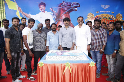 Actor-Sivakarthikeyan-birthday-celebrations-from-the-sets-of-Seemaraja-Stills-3