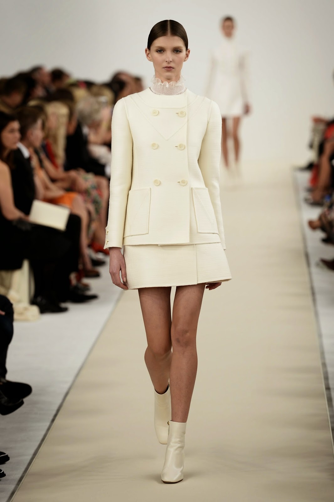 коллекция дольче габбана 2011. коллекция дольче габбана 2011. валентино гаравани коллекции. валентино гаравани белая коллекция. белые силиконовые миниатюры животных.