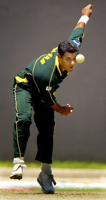 Waqar Younis, Pakistan, Bowler, Cricket, ICC, Sports, Tangiers, South Africa, Adam Gilchrist, Australia, Hall of Fame, Hanif, Imran Khan, Wicket-keeper, 