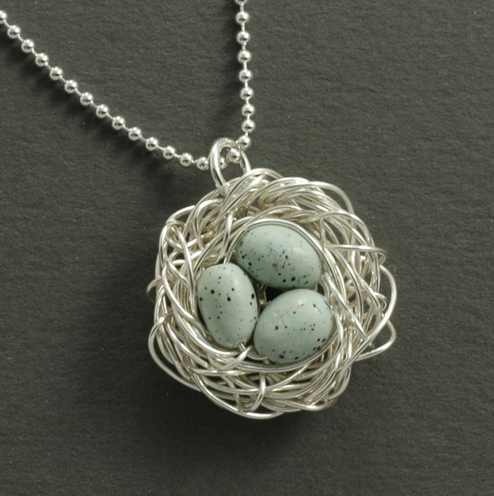 Anderson MOPS getting crafty bird nest necklaces
