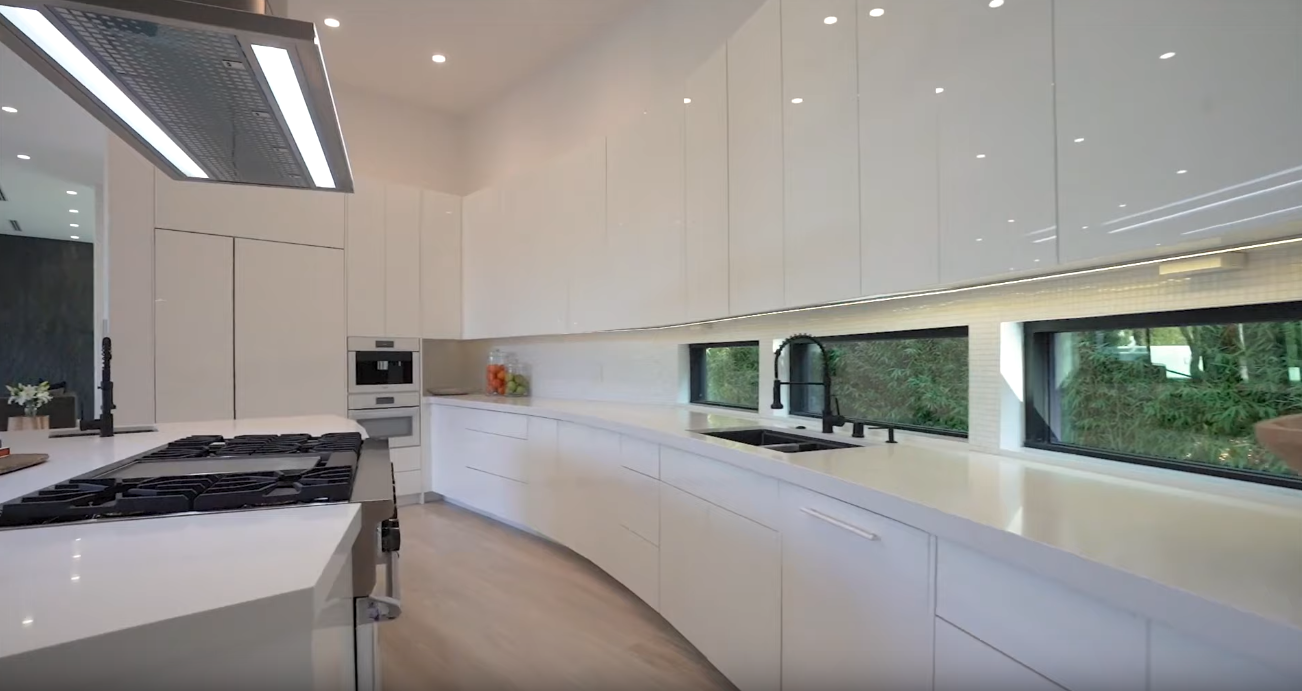 41 Photos vs. Modern Architectural Marvel in Beverly Hills, California | Sotheby's International Realty - Luxury Home & Interior Design Tour 41 Photos vs. Modern Architectural Marvel in Beverly Hills, California | Sotheby's International Realty - Luxury Home & Interior Design Tour