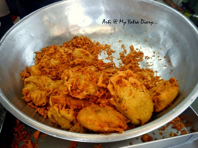 Hot and spicy delicious Vada Pav at Garden vada pav in Pune camp, Maharashtra