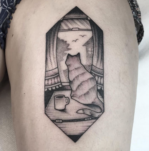 Este contemplando kitty