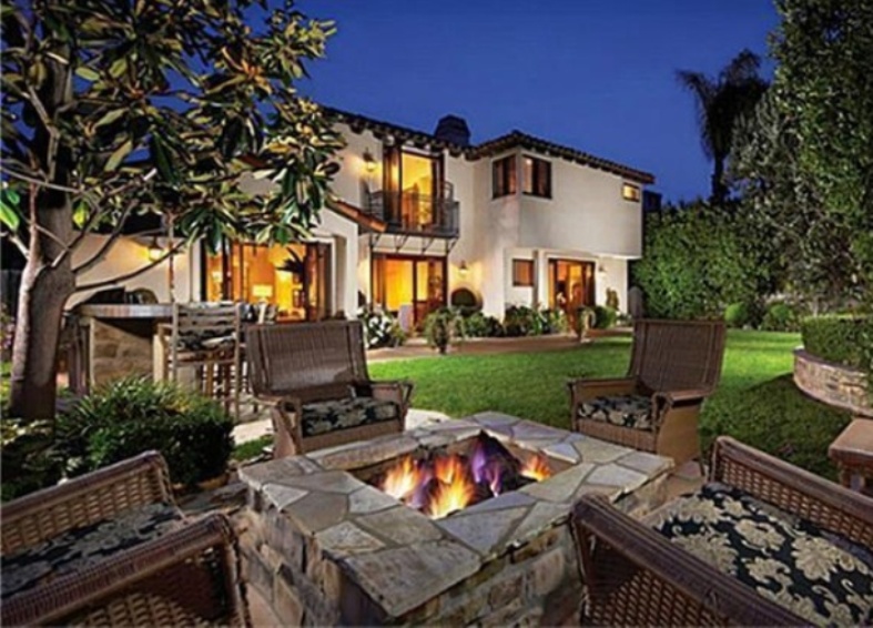 Ciao Newport Beach A Backyard Fire Pit, Southern Ca Beaches With Fire Pits