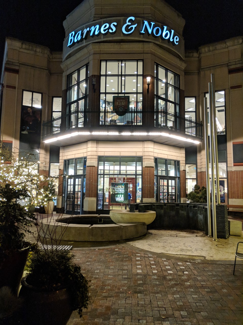 Bethesda Row, A small park in front of the Barnes & Noble b…