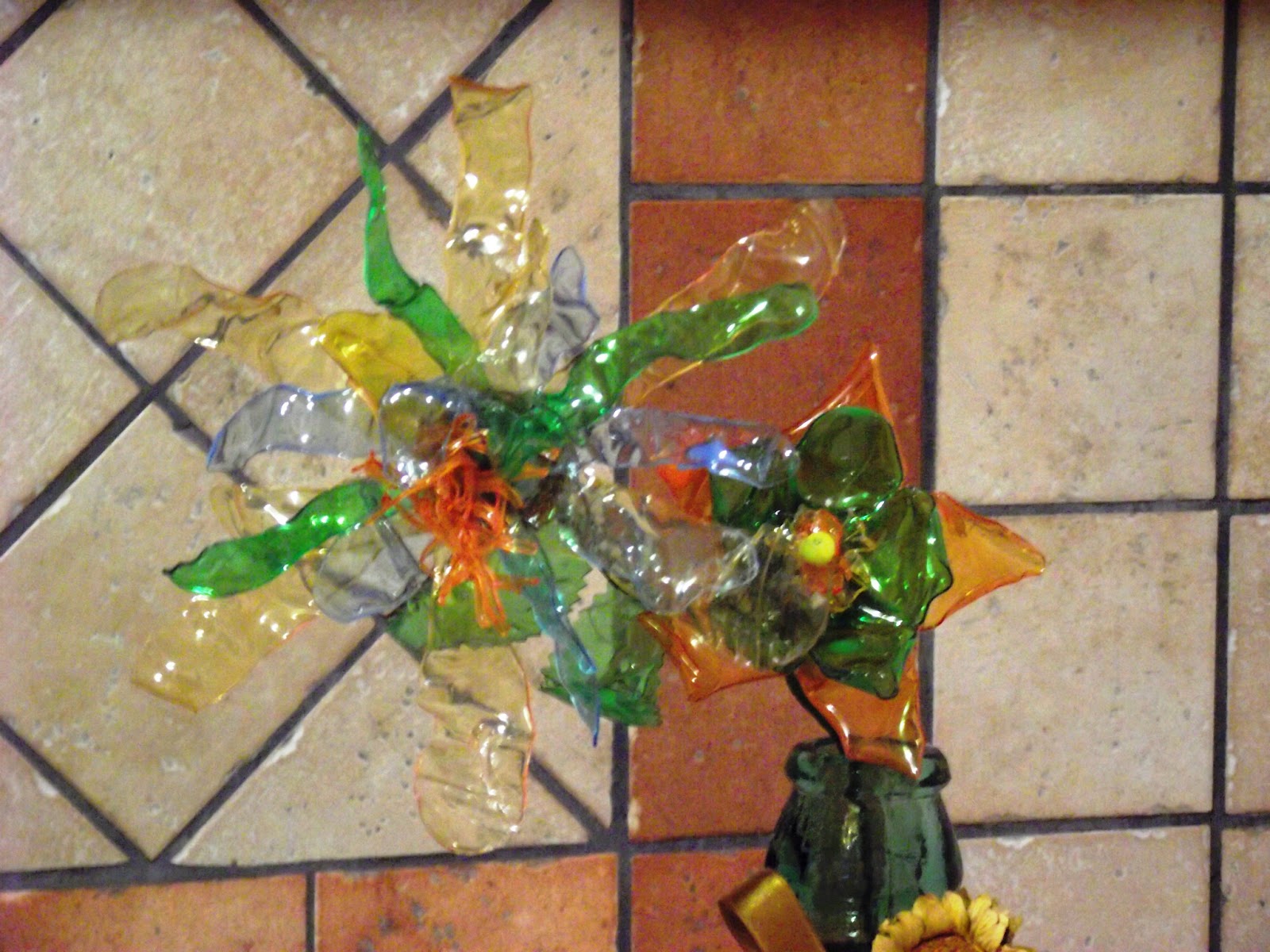 girandole con bottiglie di plastica