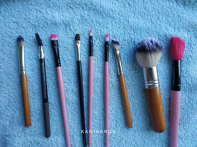 cara membersihkan alat makeup