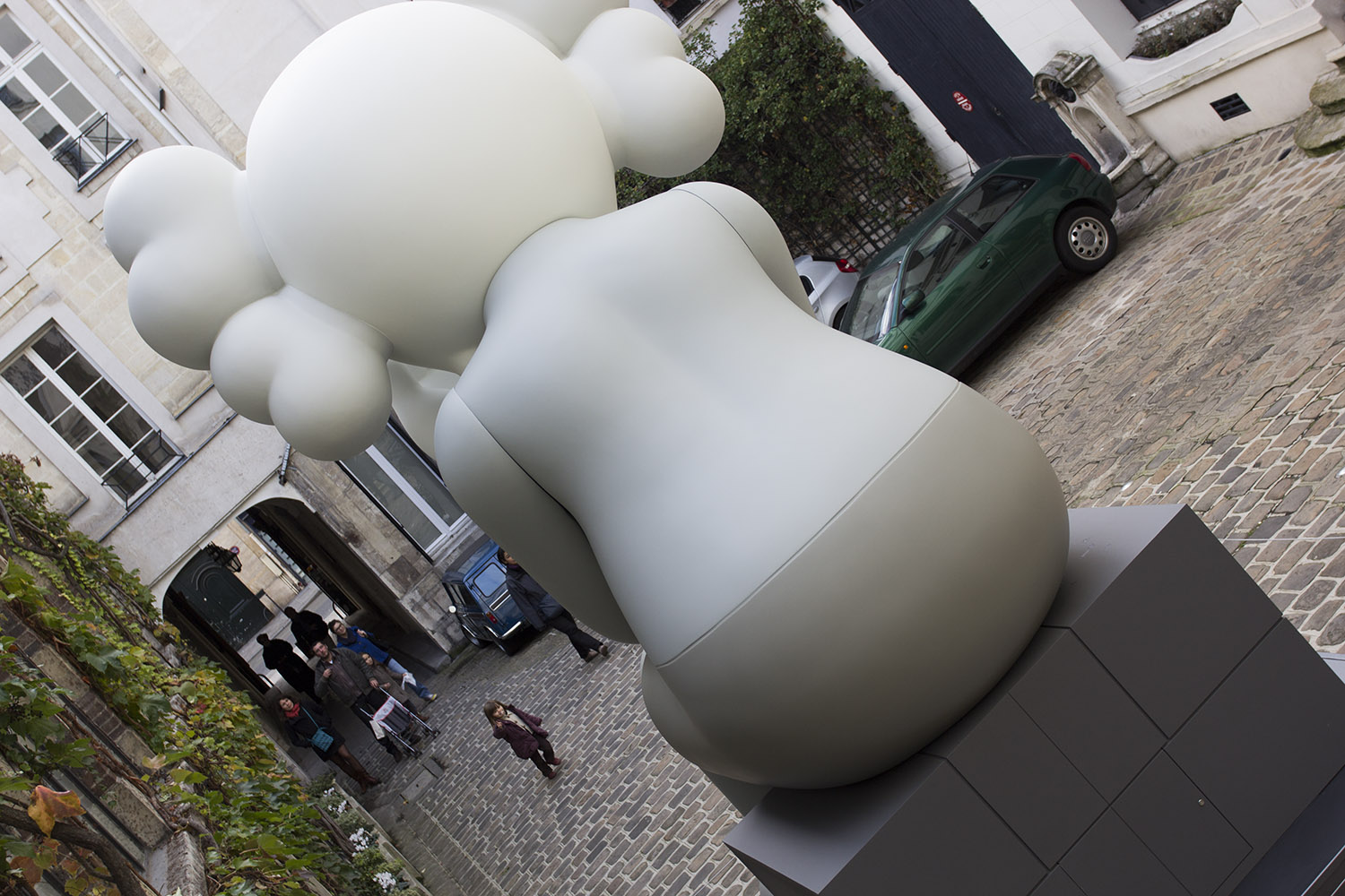 KAWS “Imaginary Friends” Paris Exhibition Coverage StreetArtNews