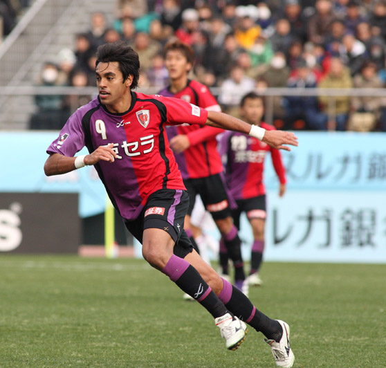 Novo' Marinos vence com gol de falta de Nakamura; Urawa vira líder na J1, Blog Futebol no Japão