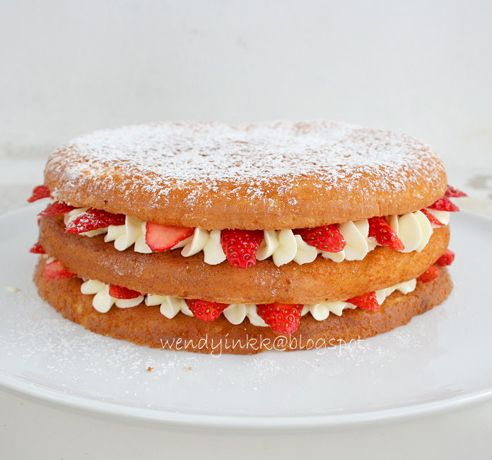 Easy Strawberry Sponge Cake Recipe Easy Strawberry Sponge Cake Recipe