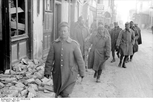 21 April 1941 worldwartwo.filminspector.com Greek soldiers