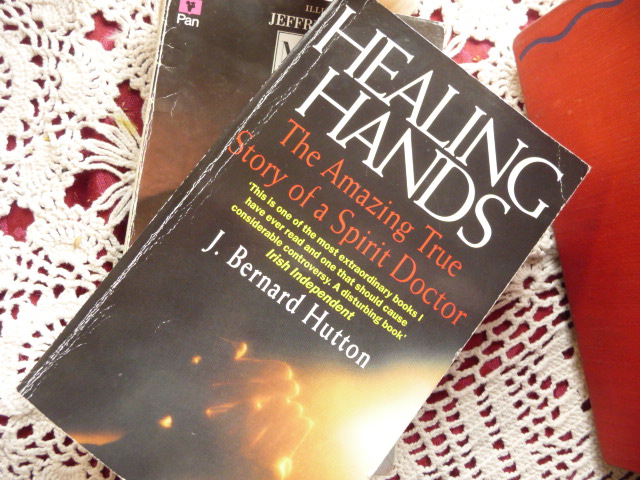 Spiritual Books Review Page: HEALING HANDS. THE AMAZING TRUE STORY OF A ...