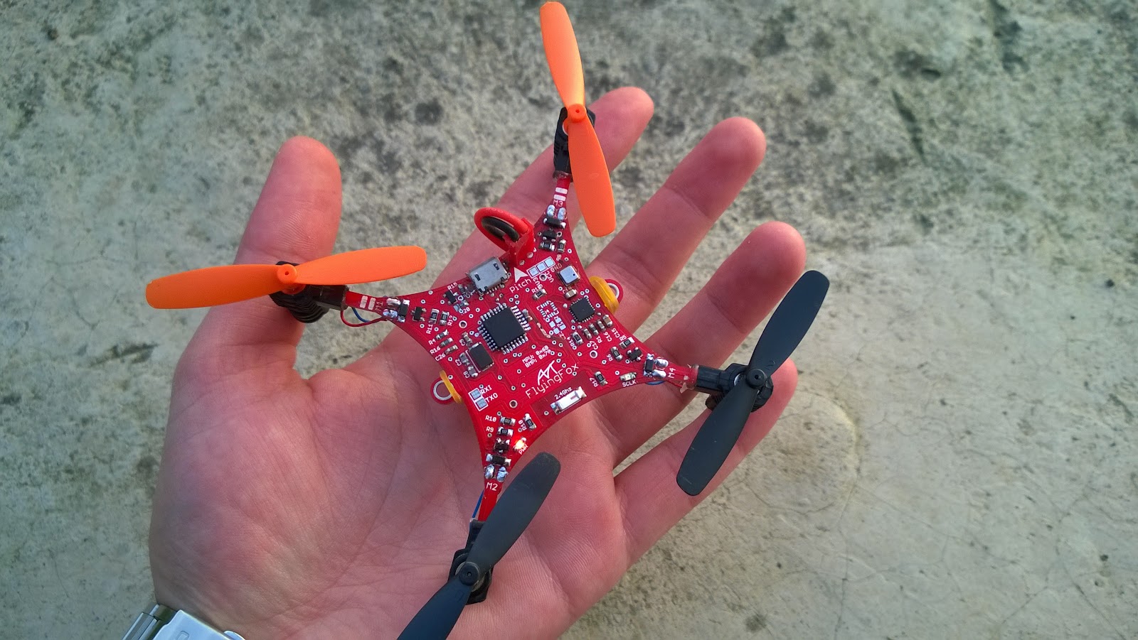 FlyingFOX Arduino Destekli Micro Quadcopter