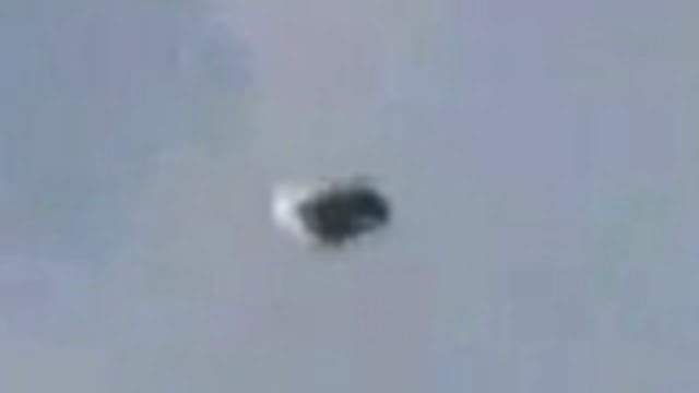 UFO seen flying over Denver, Colorado caught on camera.