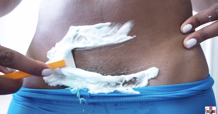 using shaver to shave pubic hair
