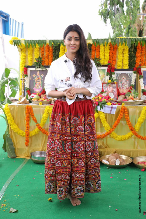 Shriya Saran stills at New Movie Opening