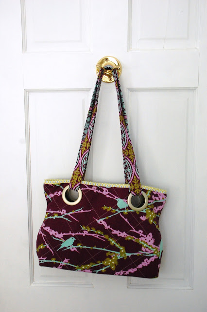 Thar She Sews!: Spring bag! The Tulip Tote from Sew Serendipity