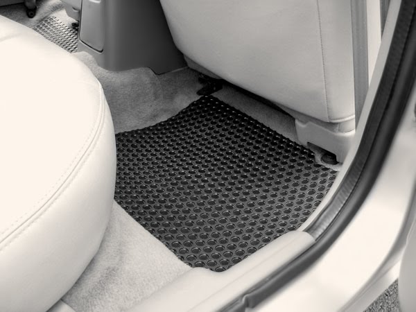 Chrysler Accessories: Custom Chrysler 300 Floor Mats.
