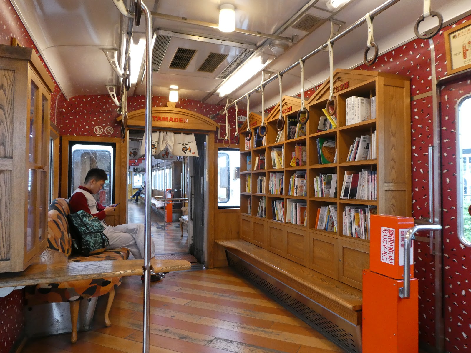 Car library. Проект любознательный пассажир самолет. Вагон библиотека. Поезд для любознательных пассажиров. Трамвай библиотека.