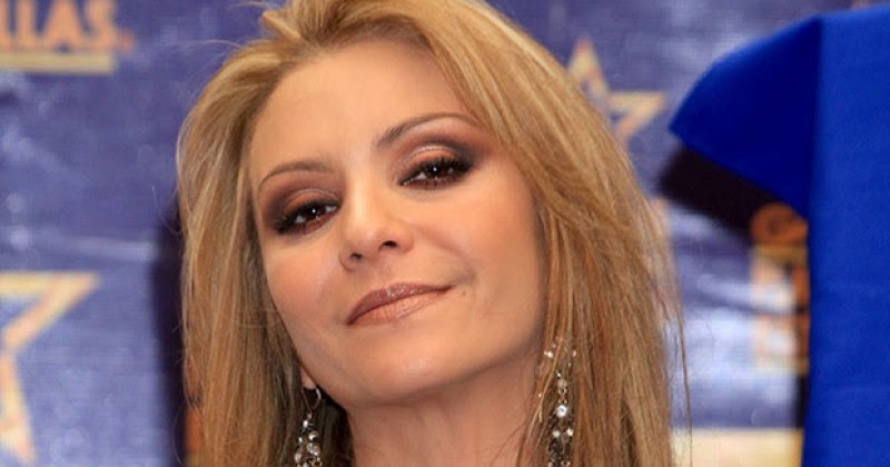 Daniela castro es detenida en e.u.... *por robar ropa! 