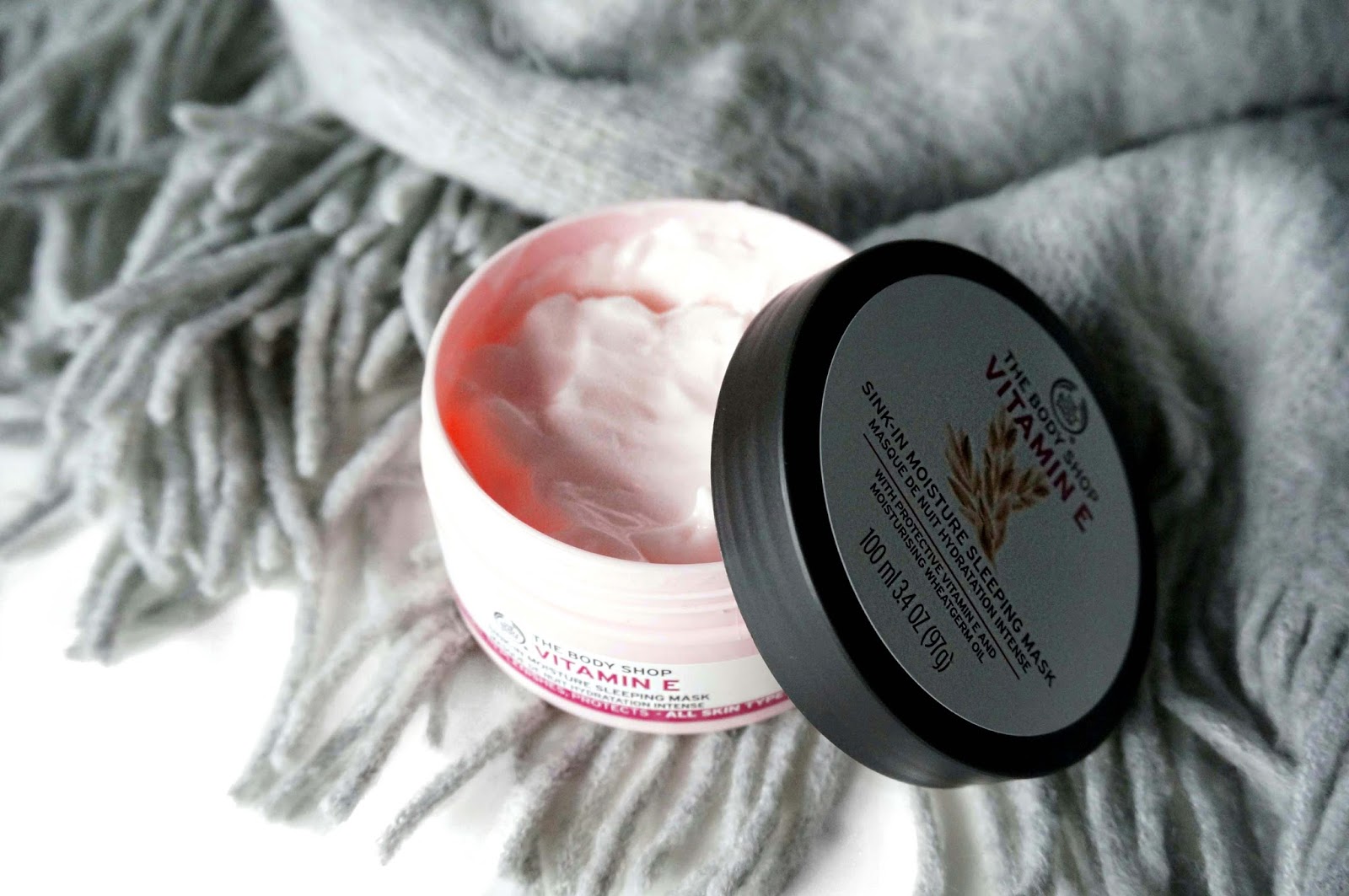 gitaar Bestaan Bezem JOYCE LAU: THE BODY SHOP VITAMIN E SINK IN MOISTURE SLEEPING MASK REVIEW