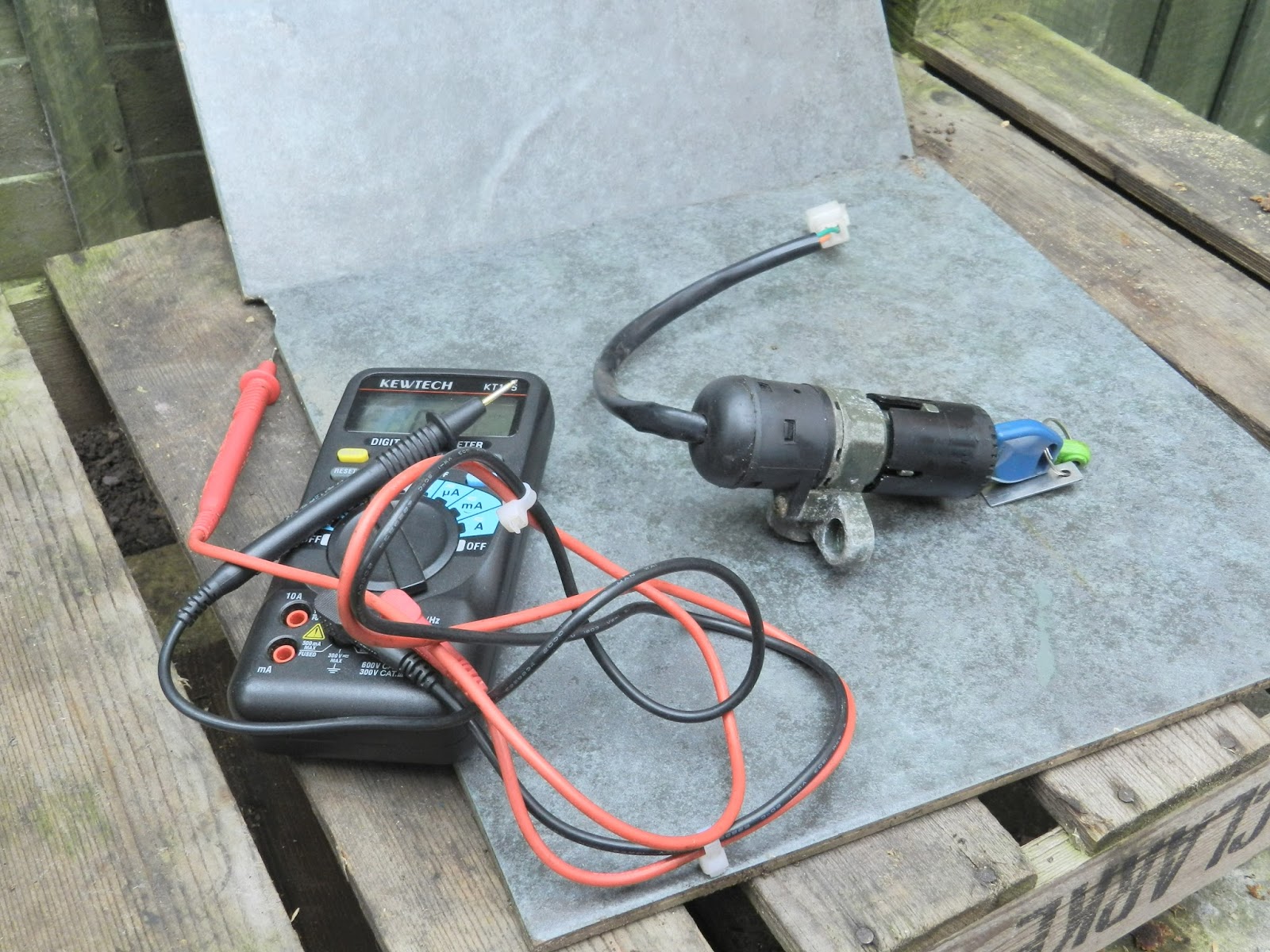 APRILIA RS 125 Aprilia RS 125 ignition switch testing