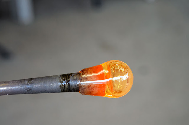 Forming the bubble for glassblowing