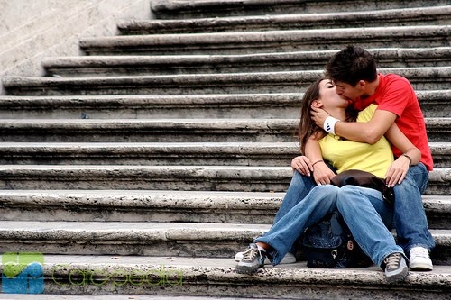 Tips Berciuman Dengan Hot, Penuh Kasih Sayang Dan Memuaskan