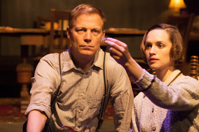 BWW Reviews: A Lovely Traditional 70th Anniversary Production of GLASS MENAGERIE at Greenway Court