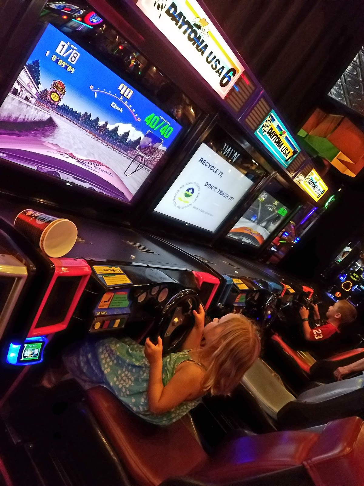 Play St. Louis Dave & Buster's, Maryland Heights