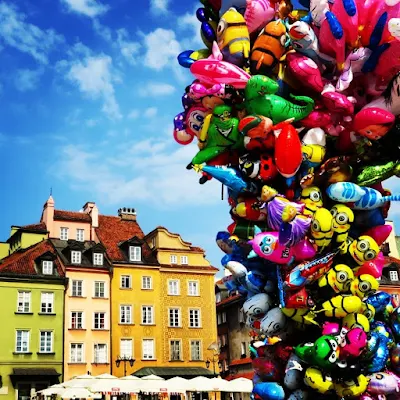 48 Hours in Warsaw: Balloons in Warsaw Poland's Old Town