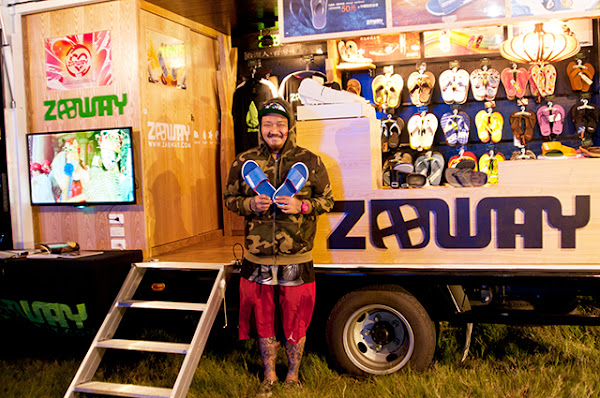 每逢音樂祭或廟會慶典,Zabway團隊就會開著改裝的小綠貨卡巡迴,與消費者直接面對面接觸。 每逢音樂祭或廟會慶典,Zabway團隊就會開著改裝的小綠貨卡巡迴,與消費者直接面對面接觸。