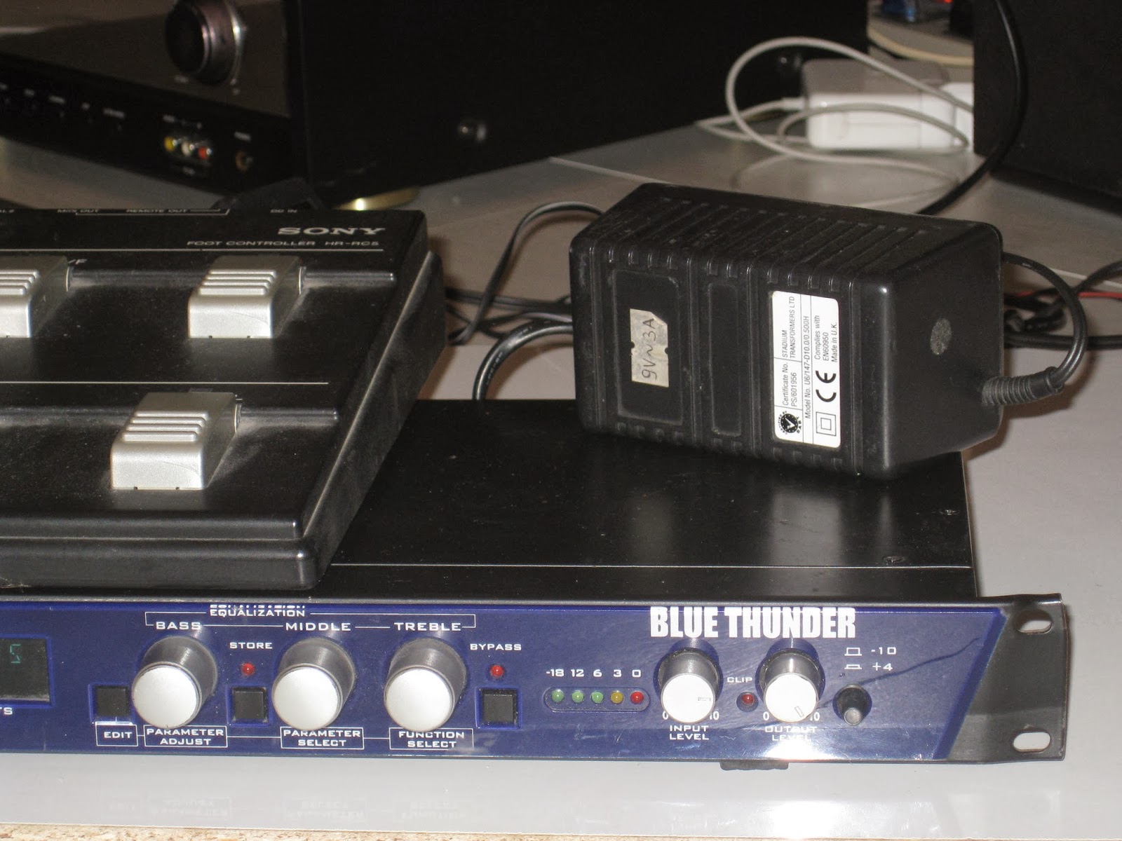 ROCKTRON Blue Thunder MIDIデジタル・ベース・プリアンプ＋エフェクト