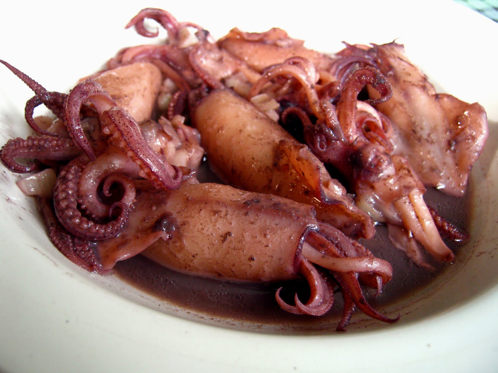 Фото кальмара приготовленного. Командорский кальмар жареный. Кальмар морепродукт. Кальмаржереный. Жаренный кальсот.