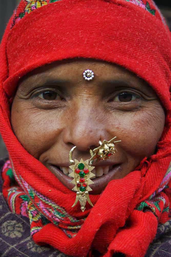 MEHANDI DESIGNS WORLD INDIAN TRADITIONAL NOSE RING WITH REDGREEN JEWELS