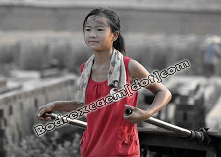 Kisah Zhang Qianqian, Gadis Kecil Yang Bijaksana  SENDAL 