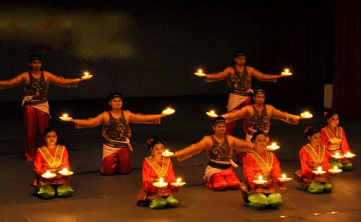 aneka tari tradisional daerah indonesia dan mancanegara: Tari piring