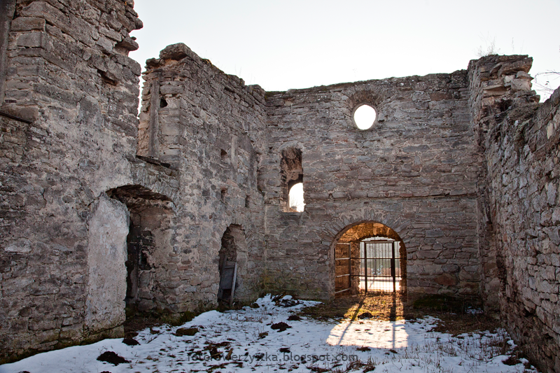 Szydłów, ruiny, kościół i szpital Świętego Ducha , świętokrzyskie 