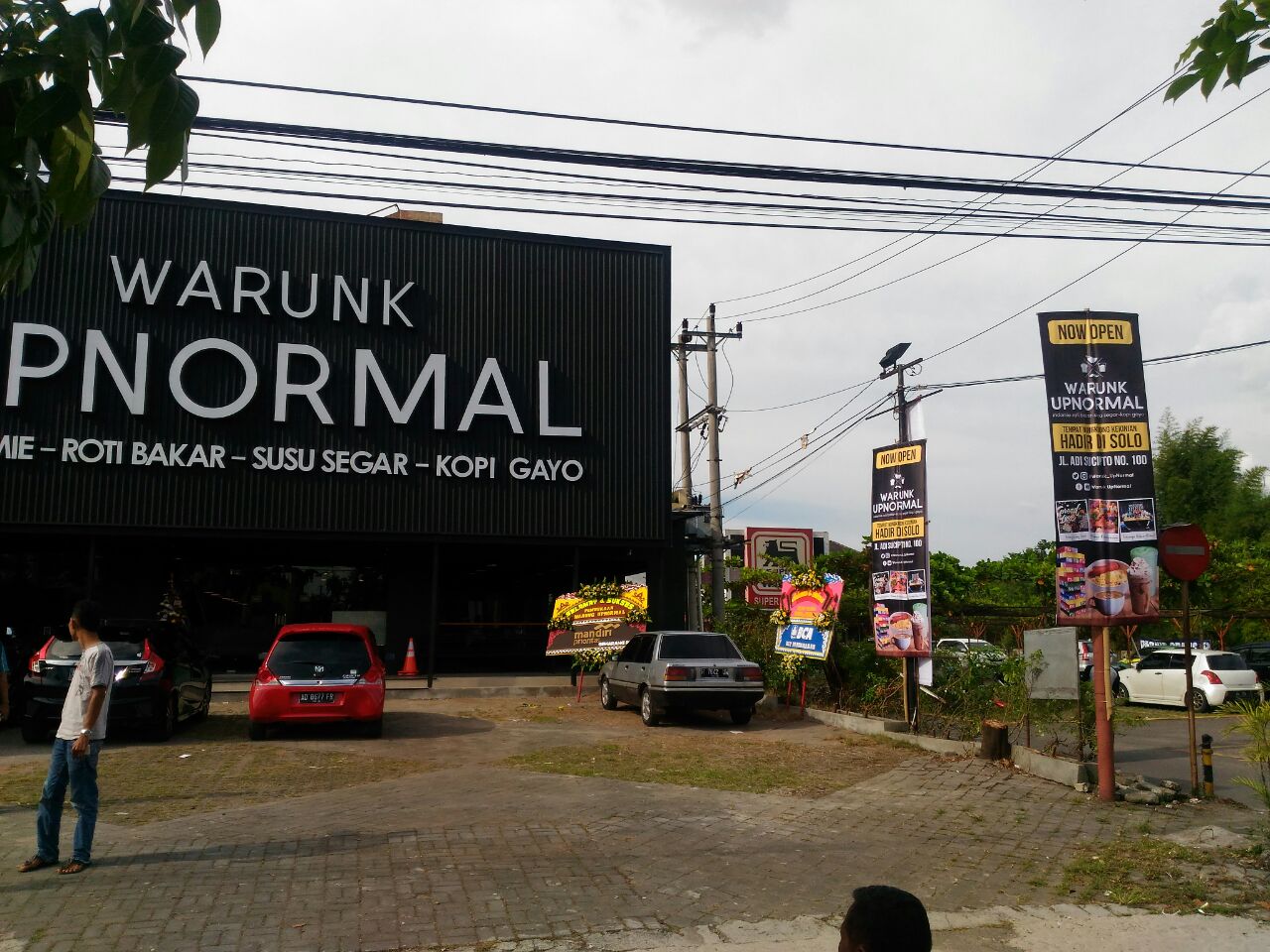 √ Baliho dan Vertical Banner Event Now Open WARUNK UPNORMAL SOLO